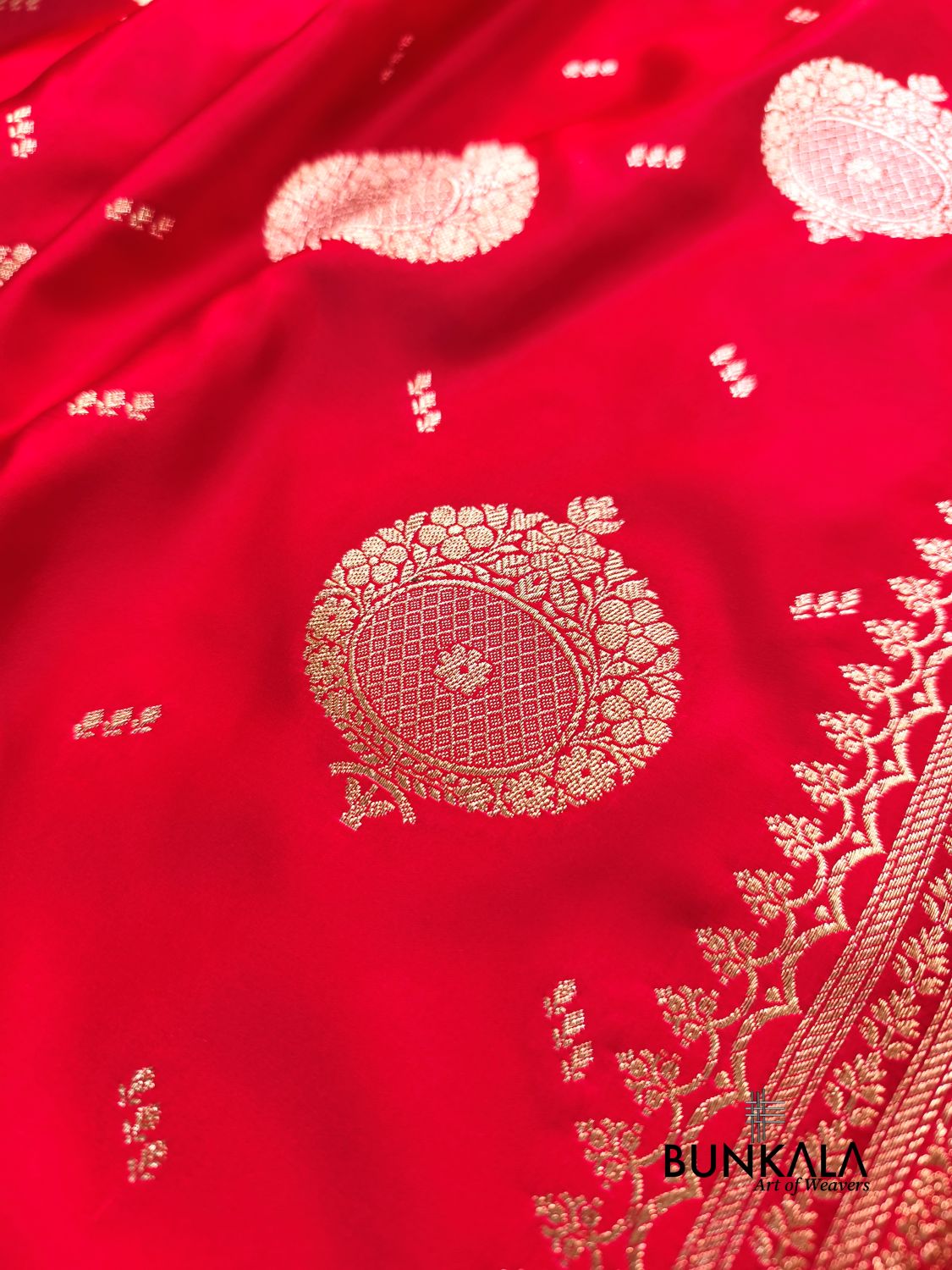 Reddish Pink Buta Banarasi Mashru Soft Silk Saree with Paisley Pallu 