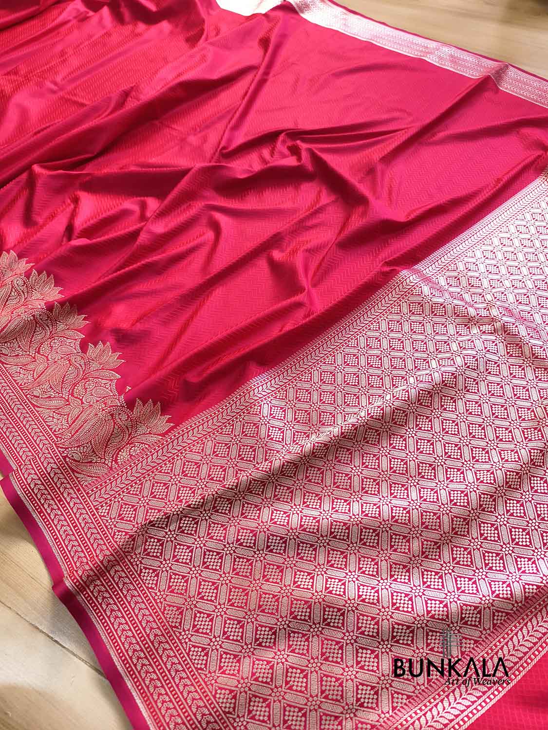 Reddish Pink Zig Zag Jamewar Weaved Banarasi Mashru Silk Saree