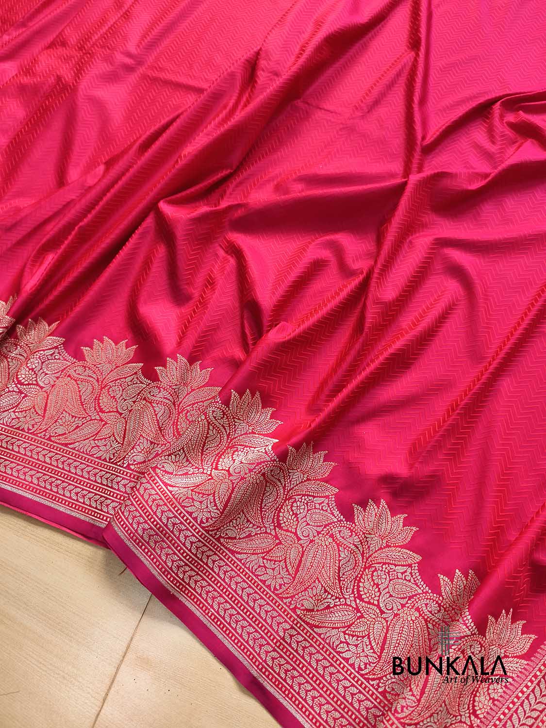Reddish Pink Zig Zag Jamewar Weaved Banarasi Mashru Silk Saree
