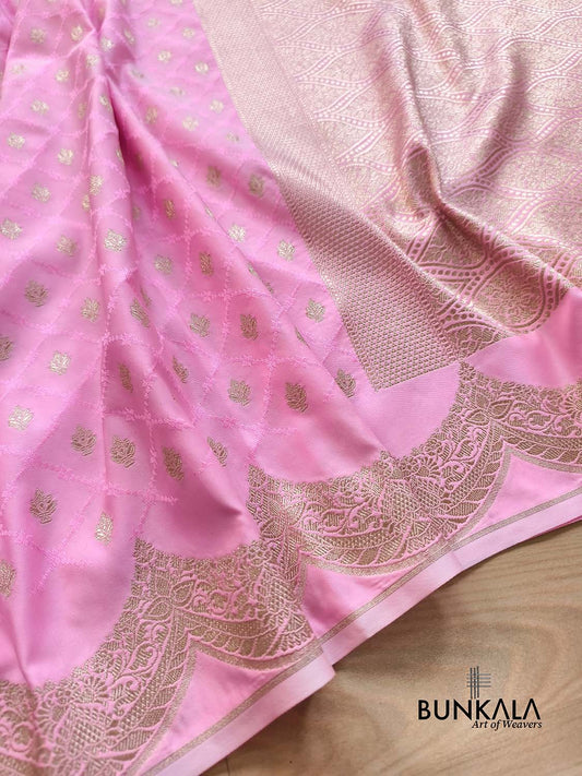 Rose Pink Scalloped Jamewar Weaved Banarasi Mashru Silk Saree