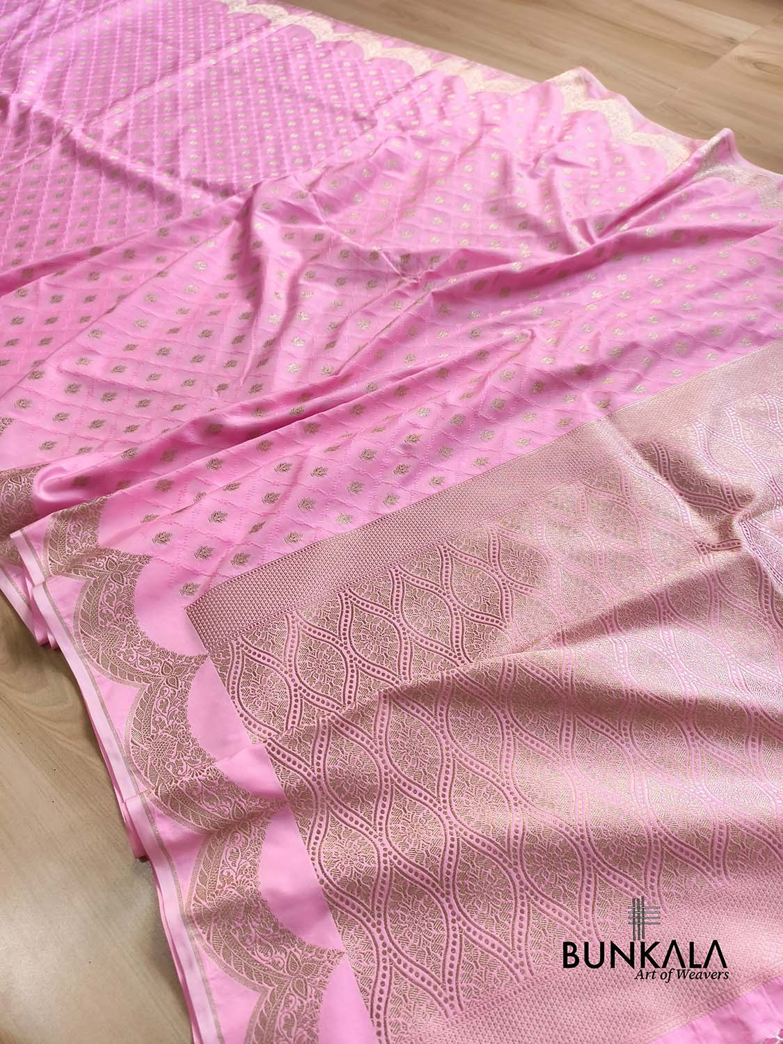 Rose Pink Scalloped Jamewar Weaved Banarasi Mashru Silk Saree