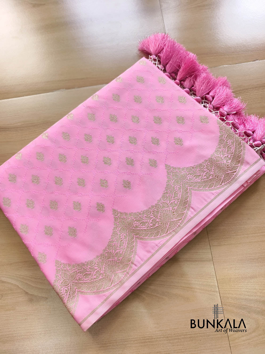 Rose Pink Scalloped Jamewar Weaved Banarasi Mashru Silk Saree