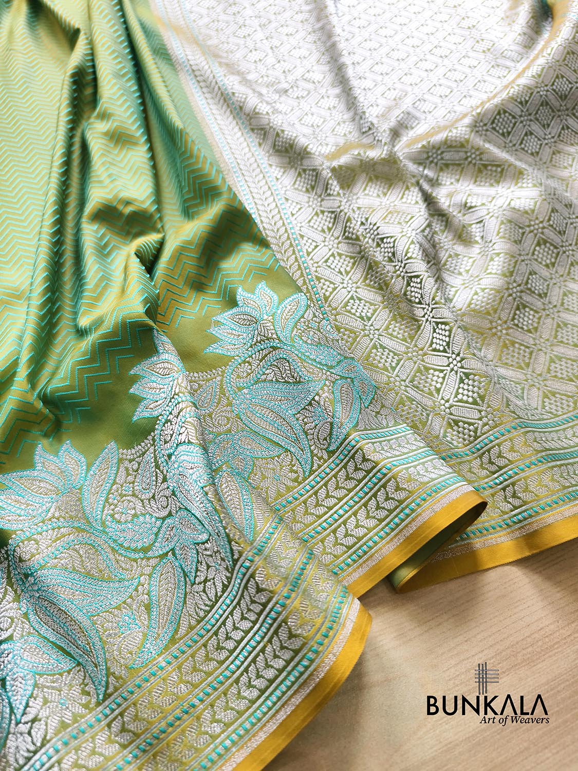 Shot Green Jamewar Zig Zag Banarasi Mashru Silk Saree