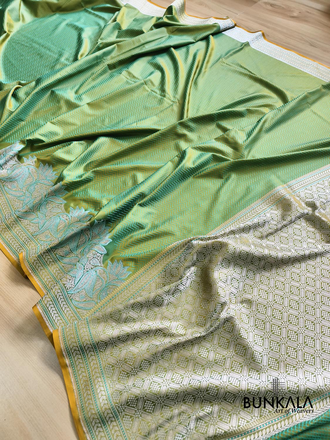 Shot Green Jamewar Zig Zag Banarasi Mashru Silk Saree