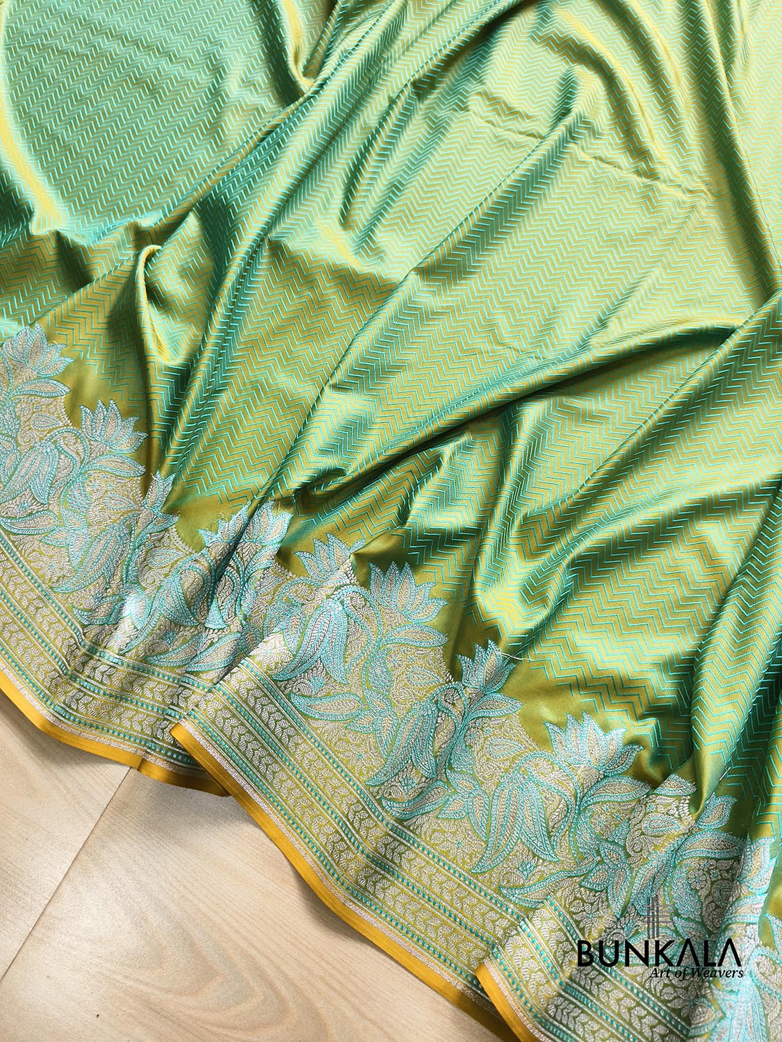 Shot Green Jamewar Zig Zag Banarasi Mashru Silk Saree