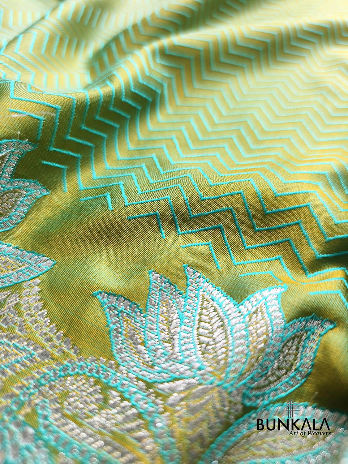 Shot Green Jamewar Zig Zag Banarasi Mashru Silk Saree