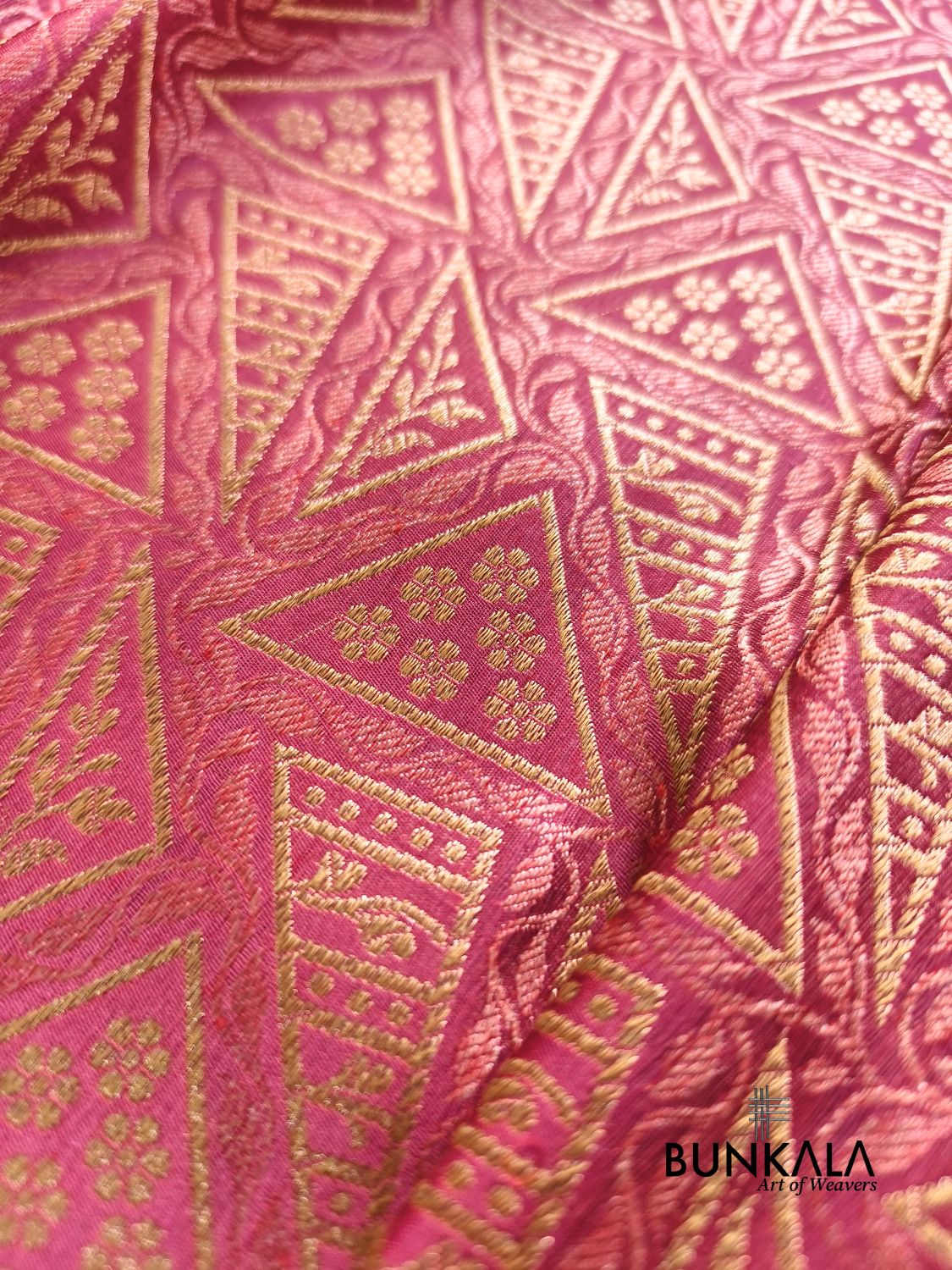 Strawberry Pink Geometrical Brocade Banarasi Mashru Silk Saree