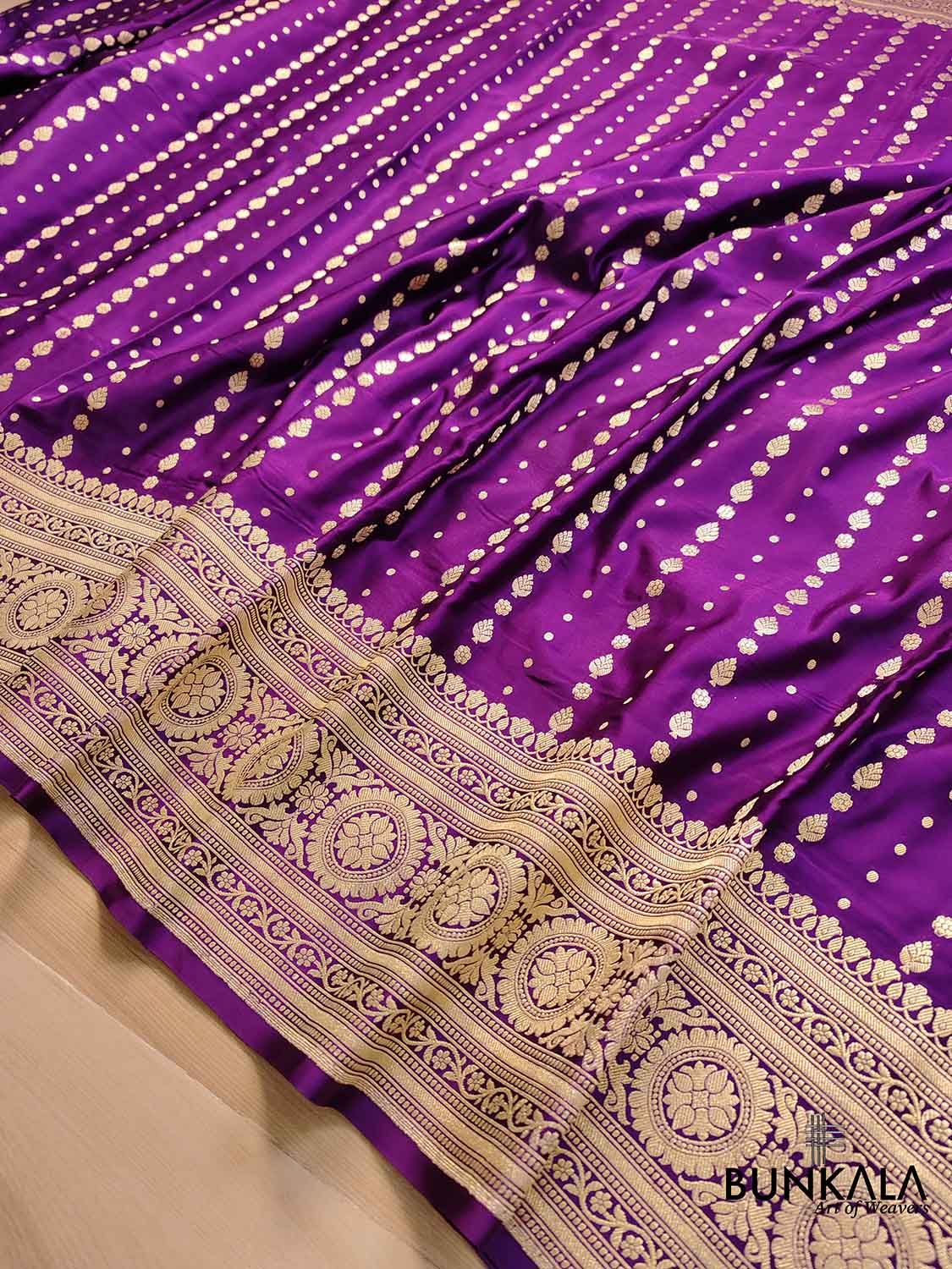 Majestic Purple Elegance Pure Mashru Silk Allover Buti Design Handloom Banarasi Saree