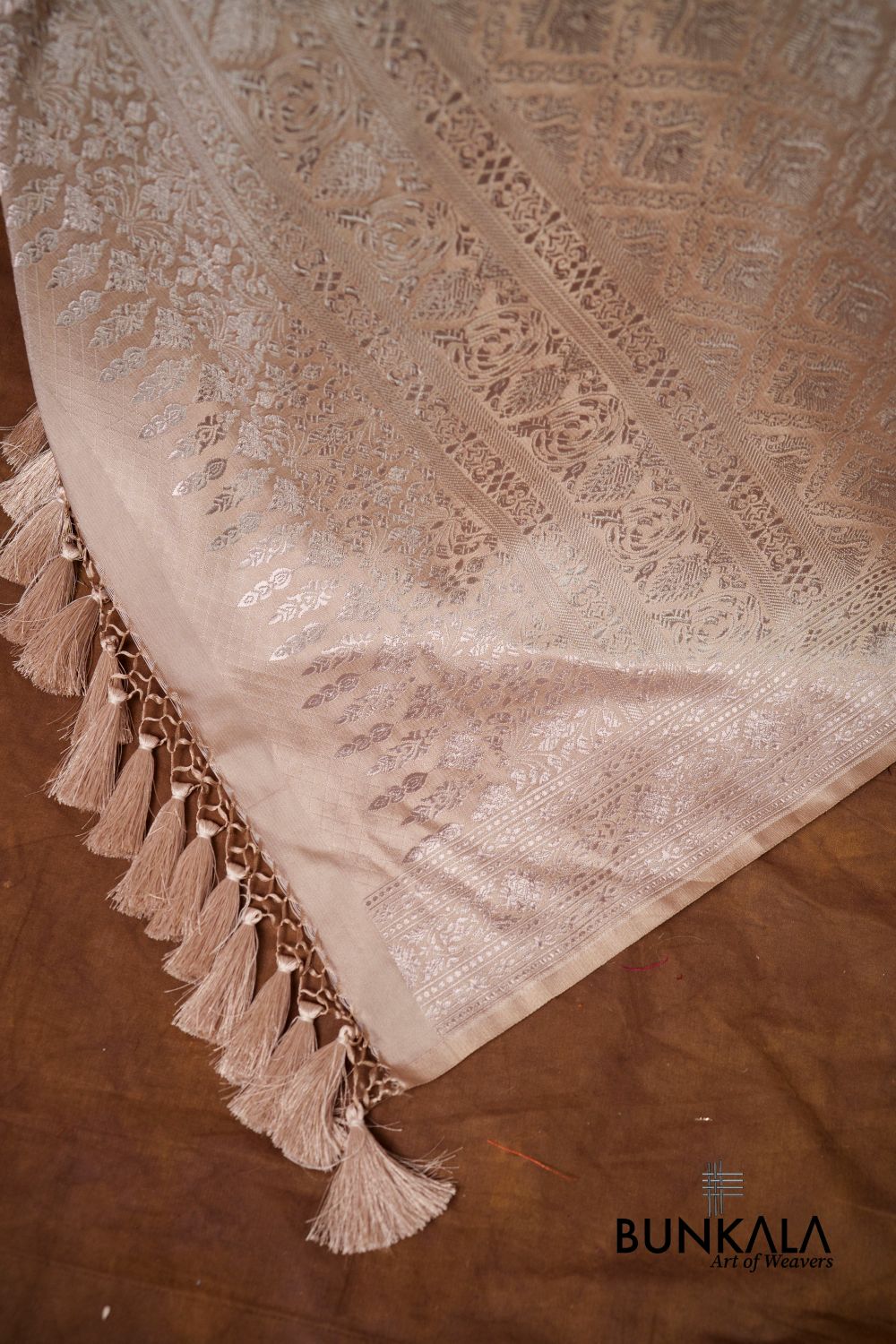 White Daimond Jaal Brocade Resham Weaved Banarasi Mashru Silk Dupatta 