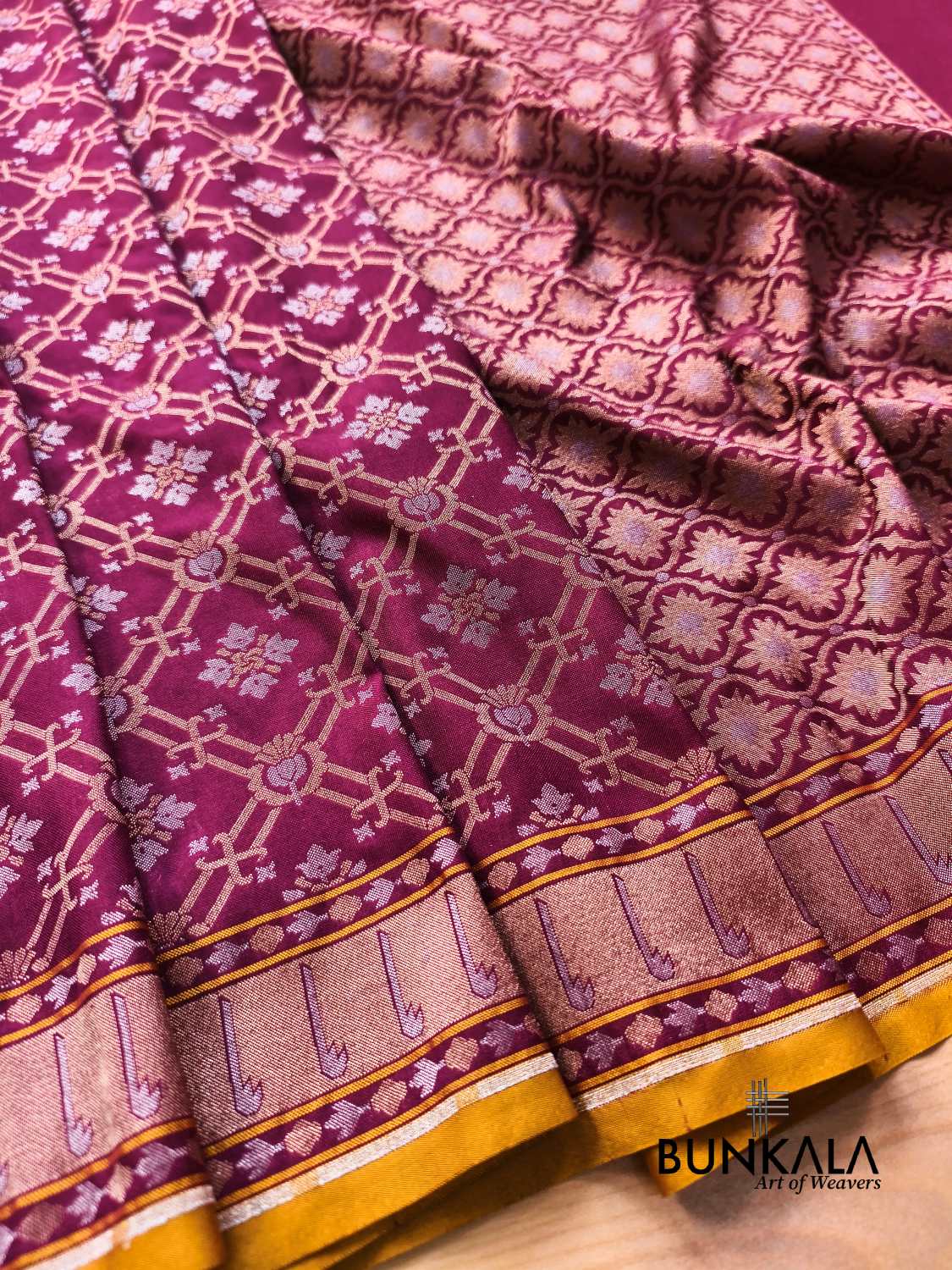 Wine Ektara Banarasi Jamdani Geometric Weaved Silk Saree