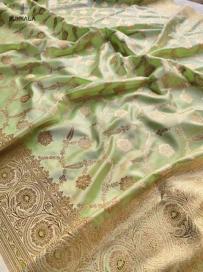 Green Mashru Silk Jaal Design Weaved Banarasi Saree