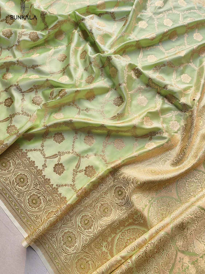 Green Mashru Silk Jaal Design Weaved Banarasi Saree