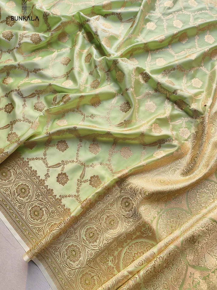 Shop Green Mashru Silk Jaal Design Weaved Banarasi Saree – BUNKALA