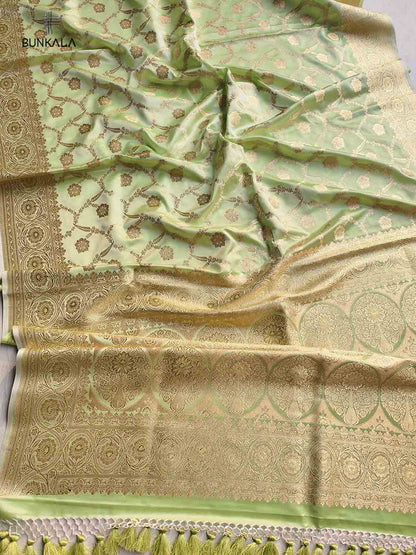 Green Mashru Silk Jaal Design Weaved Banarasi Saree