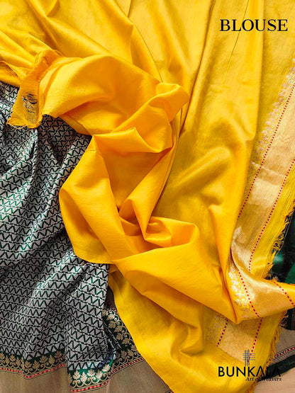 Exquisite Bottle Green Pure Katan Silk Handloom Sona Rupa Banarasi Saree with Meenakari Pallu