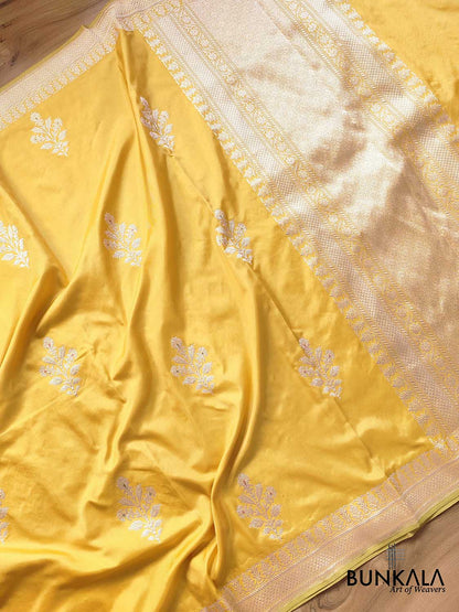 Enchanting Light Yellow Pure Katan Silk Handloom Silver Zari Meena Buta Banarasi Saree