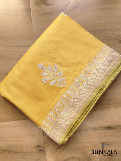 Enchanting Light Yellow Pure Katan Silk Handloom Silver Zari Meena Buta Banarasi Saree